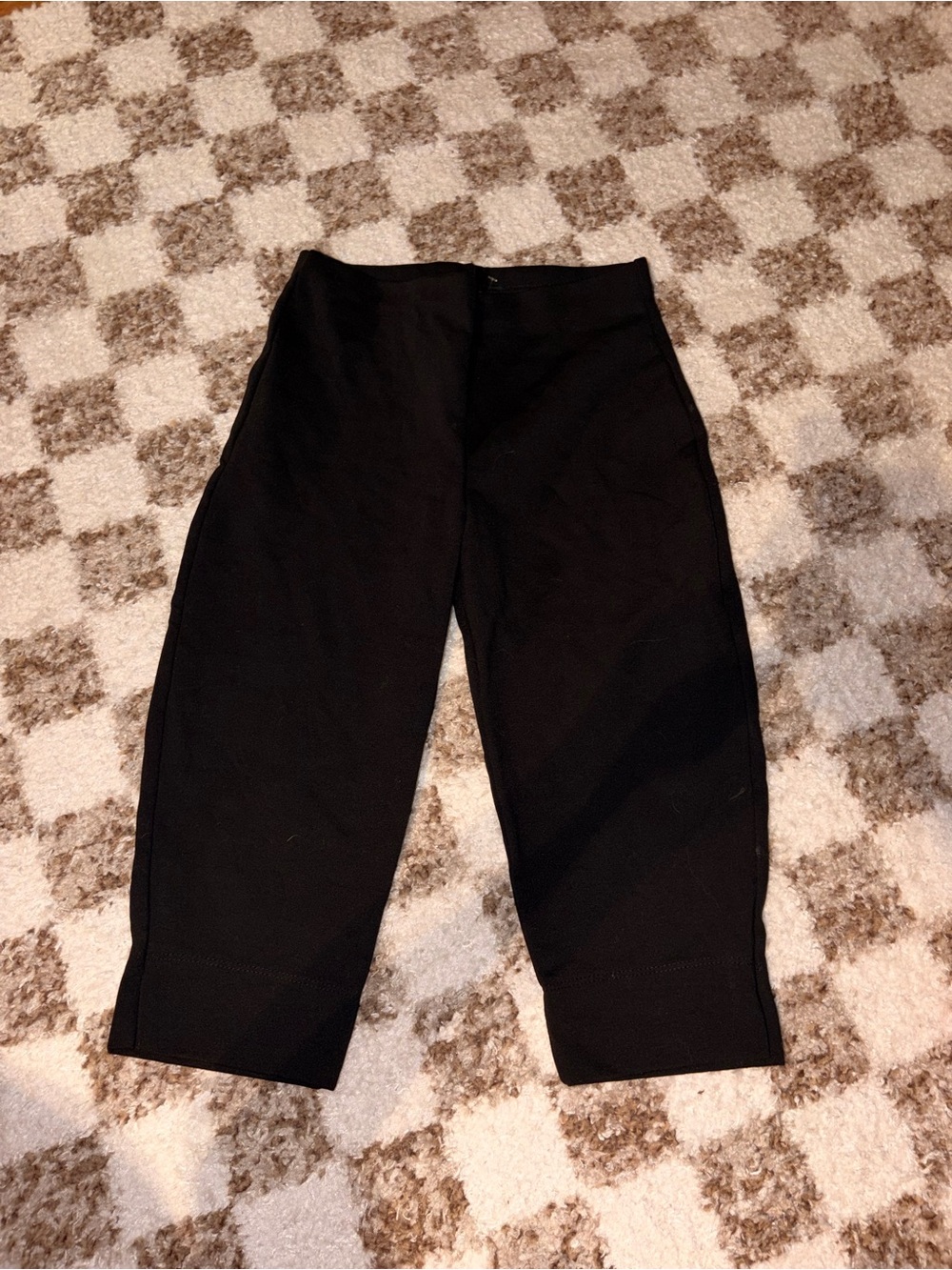Windsor Black Capris